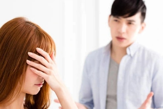 Tình cờ gặp vợ cũ của chồng bế một đứa trẻ, về nhà tôi lập tức ly hôn