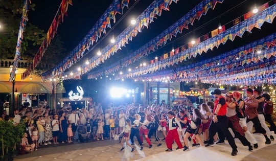 Phú Quốc chật kín khách những ngày Tết