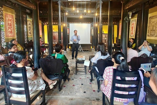 Chuyên gia bàn việc sáng tạo và phát triển làng nghề Huế