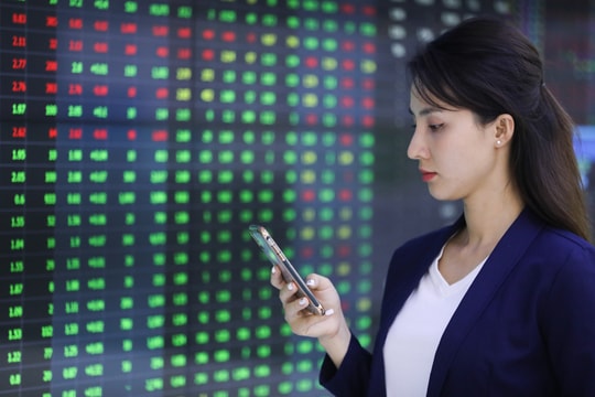 VN-Index tăng mạnh đầu tuần