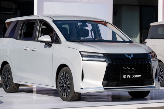 Wuling Xingguang 730 - MPV rẻ nhất Trung Quốc, giá 10.200 USD