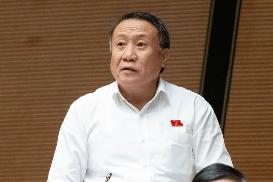 'Không nên bắt buộc taxi lắp ghế an toàn trẻ em'