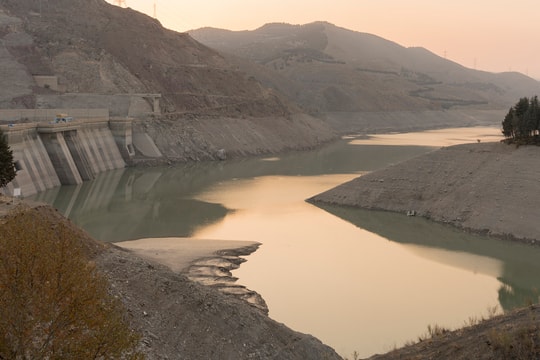 Iran gieo mây đối phó hạn hán tồi tệ nhất nhiều thập kỷ