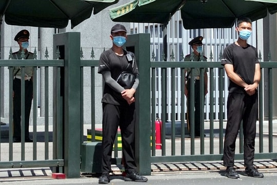 Phái viên Nhật tới Trung Quốc giữa căng thẳng leo thang