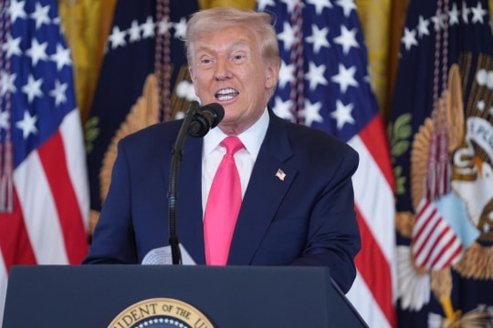 Ông Trump đổi ý, ủng hộ công bố hồ sơ Epstein