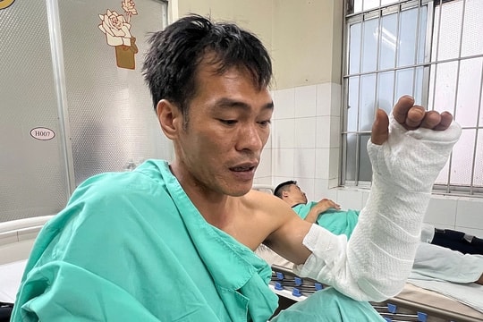 Nạn nhân vụ sạt lở đè xe khách: 'Đất đá trên núi trút xuống ầm ầm'