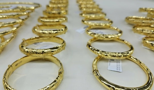 Giá vàng hôm nay 17-11: Tăng trở lại khi mở cửa đầu tuần