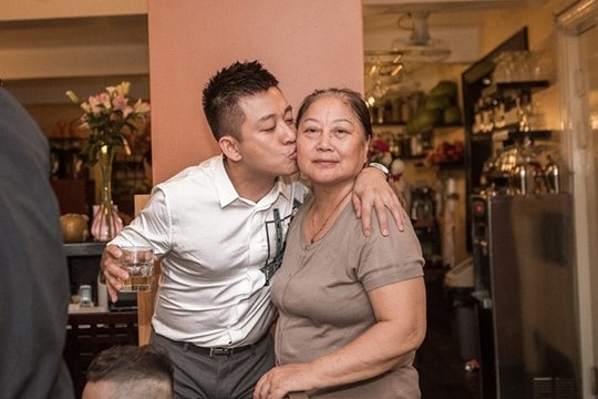 Nghệ sĩ Việt đến tiễn đưa mẹ Tuấn Hưng