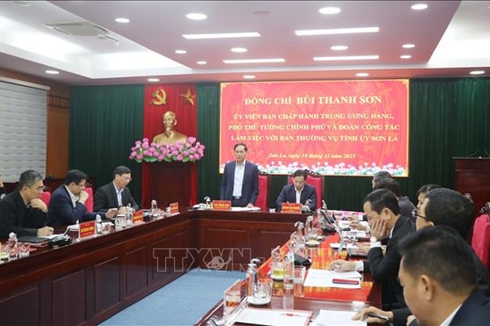 Ưu tiên nguồn lực đầu tư trang thiết bị làm việc cho cấp xã