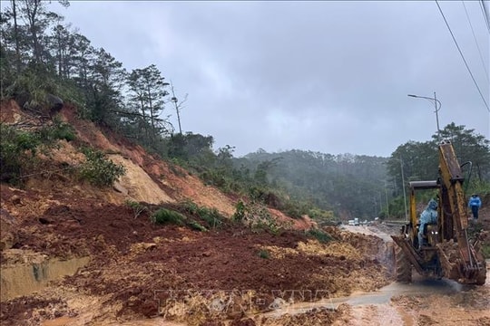 Khẩn trương ứng phó với nhiều khu vực có nguy cơ sạt lở cao
