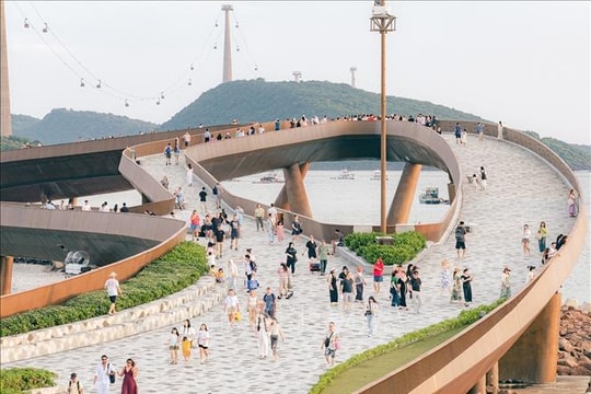 Đón đầu dòng khách du lịch 'bùng nổ' dịp cuối năm