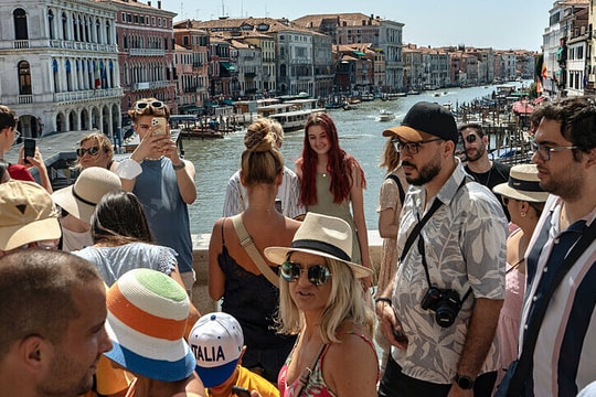 Du lịch châu Âu 'chưa hết khổ'