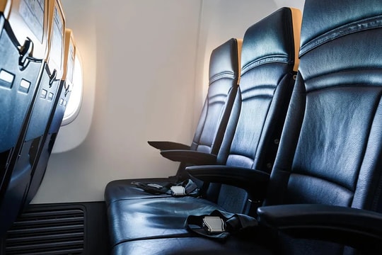 Lý do cửa sổ máy bay lệch với hàng ghế ngồi