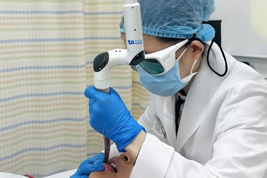 Làm hồng môi bằng laser
