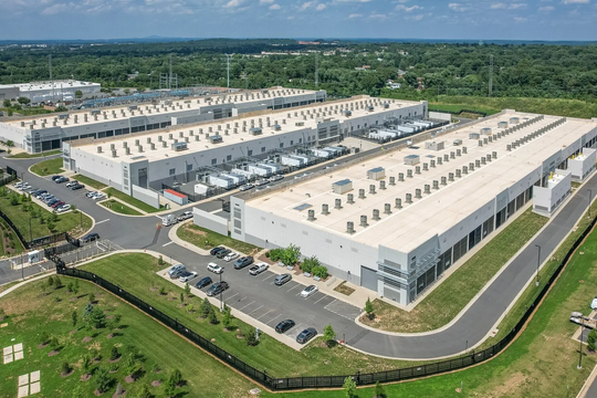 Những ông lớn công nghệ muốn xây trung tâm dữ liệu ngoài không gian