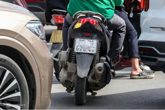 Tâm lý né phạt nguội 'lấy khẩu trang che biển số' vì sợ camera AI