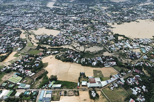 Mưa lũ Khánh Hòa làm 10 người chết, 2 nạn nhân mất tích