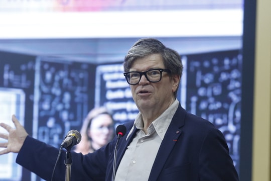 Yann LeCun: 'LLM không thể thông minh cấp độ con người'