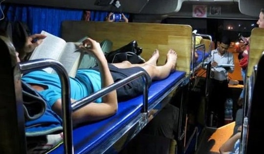 Nữ du khách "sốc nặng" vì phải ngủ chung giường với người đàn ông lạ trên xe giường nằm