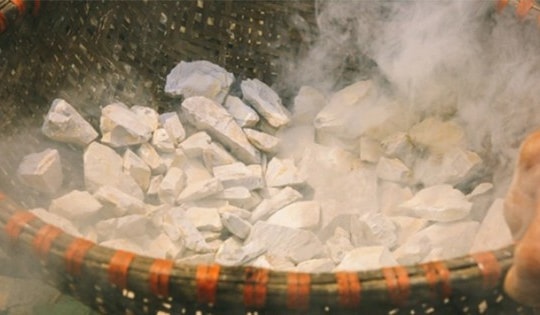 Bất ngờ với món "đất" độc lạ ở Việt Nam: Thơm giòn như kẹo, giá không hề rẻ!