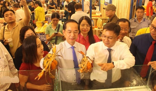 Khai mạc Lễ hội ẩm thực cua Cà Mau với 100 gian hàng đặc sản