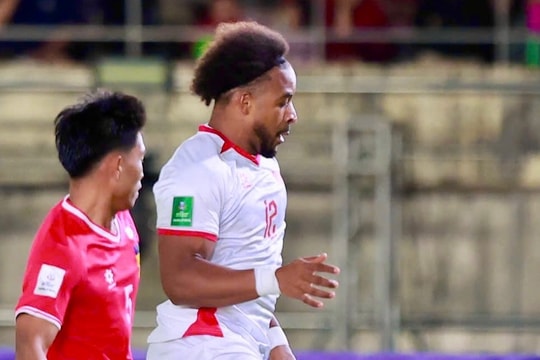 Hoàng Đức nhường phạt đền cho Nguyễn Xuân Son