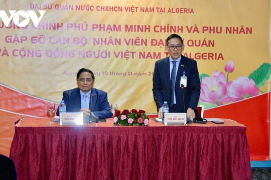 Thủ tướng Phạm Minh Chính gặp gỡ cộng đồng người Việt Nam tại Algeria