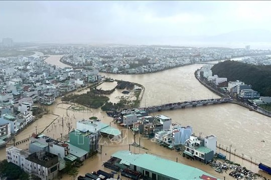 Làng trẻ em SOS Quy Nhơn bị cô lập do mưa lũ