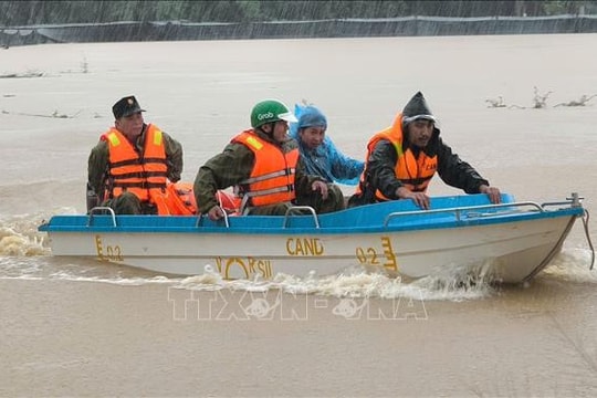 Khánh Hòa: Hỗ trợ di dời, ứng cứu người dân ở các khu vực có nguy cơ sạt lở, ngập lụt