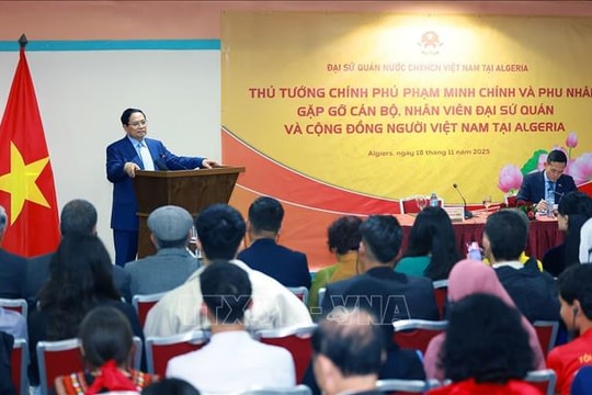 Thủ tướng Phạm Minh Chính và Phu nhân gặp mặt cộng đồng người Việt Nam tại Algeria