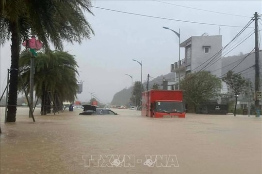 Mực nước sông ở Gia Lai dâng cao kỷ lục, nhiều tuyến đường bị tắc nghẽn, tê liệt
