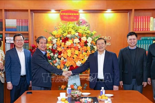 Ban Tuyên giáo và Dân vận Trung ương chúc mừng Bộ Giáo dục và Đào tạo