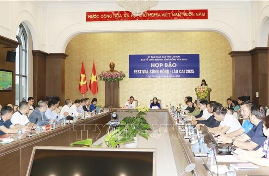 Sắc màu văn hóa Việt Nam và Trung Quốc trong đêm khai mạc Festival sông Hồng đầu tiên