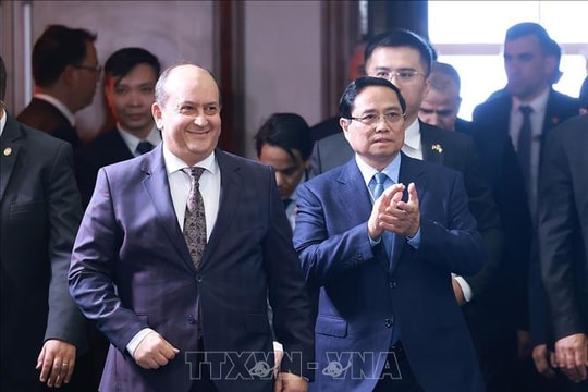 Thủ tướng Phạm Minh Chính và Thủ tướng Algeria Sifi Ghrieb tham dự Diễn đàn kinh tế Việt Nam – Algeria