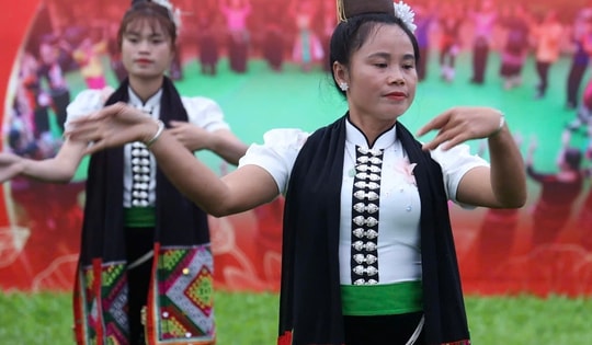 Sắc màu đoàn kết rực sáng tại Làng Văn hóa - Du lịch các dân tộc Việt Nam