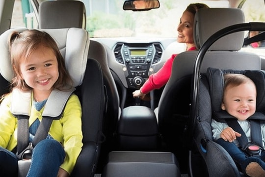 Bối rối với quy định phải có ghế trẻ em trên ôtô