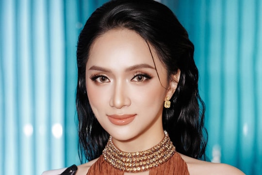 Hương Giang tôn đường cong với loạt đầm ở Miss Universe