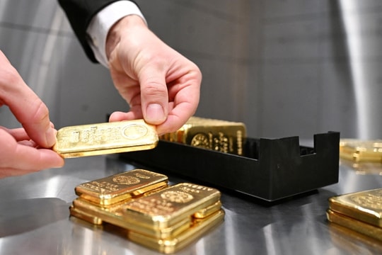 Người giàu cho thuê vàng thỏi khi giá cao kỷ lục