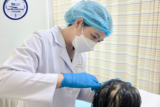 Tốn hàng trăm triệu đồng cấy tóc vẫn hói đầu
