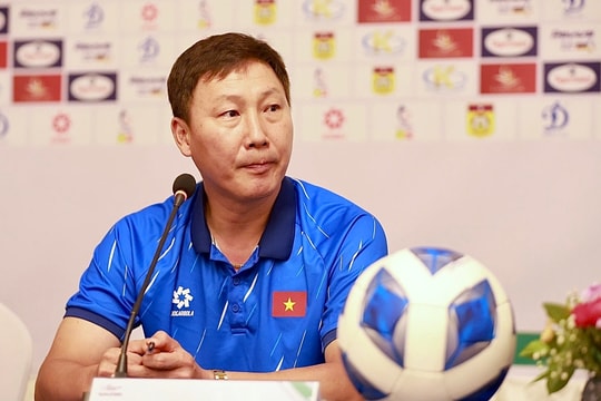 HLV Kim Sang-sik: 'Việt Nam thử nghiệm bất thành trước Lào'