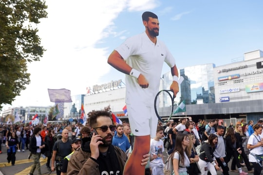Djokovic toan tính gì khi rời bỏ quê hương Serbia?
