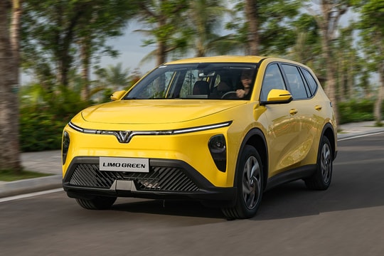 Doanh số VinFast Limo Green vượt Toyota Innova Cross