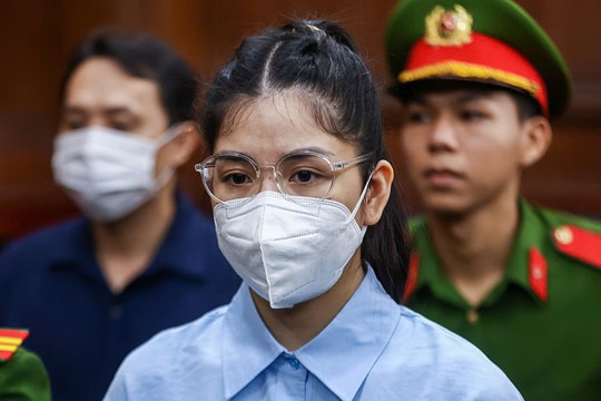 Hằng Du Mục 'hối hận vì lừa dối người mua kẹo Kera'