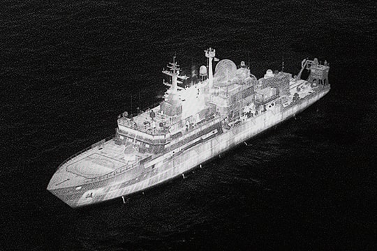 Anh cáo buộc tàu quân sự Nga chiếu laser vào phi công