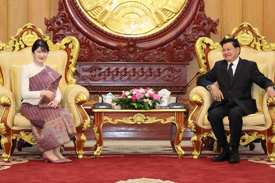 Công chúa Nhật Bản mặc trang phục truyền thống Lào