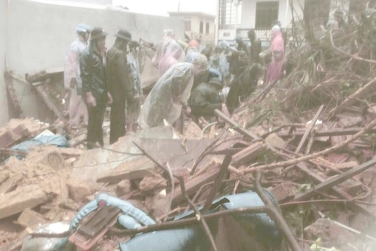 Lở núi vùi lấp nhà ở Quy Nhơn, một phụ nữ tử vong