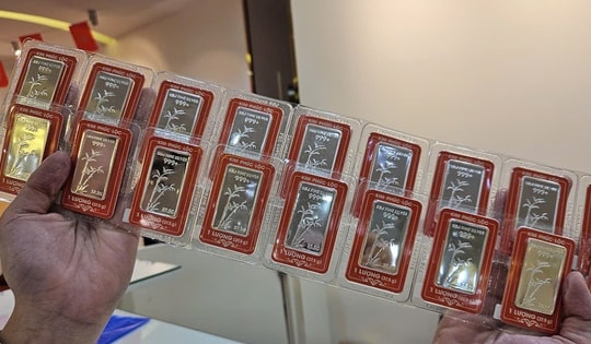 Giá bạc hôm nay 19-11: Tăng mạnh trở lại