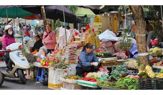 Bát phở có thể tăng giá vì cọng hành, người dân ngóng mãi giá rau xanh không giảm