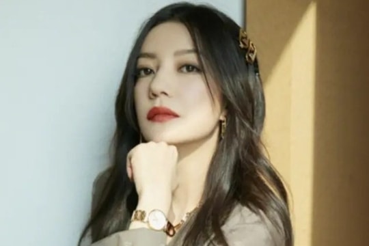 Triệu Vy bức xúc