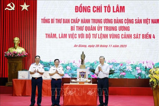 Tổng Bí thư thăm, làm việc với Bộ Tư lệnh Vùng Cảnh sát biển 4